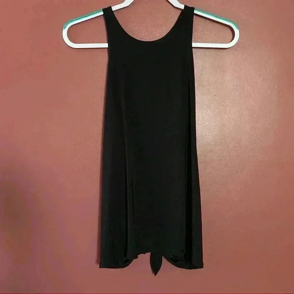Onzie Black Tank - Picture 2 of 8